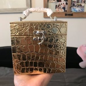 Hold Multi-leveled Jewelry Box 💍